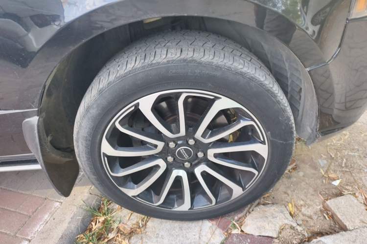 Used Land Rover Range 2012 5.0 NA V8 Right Front Wheel Hub