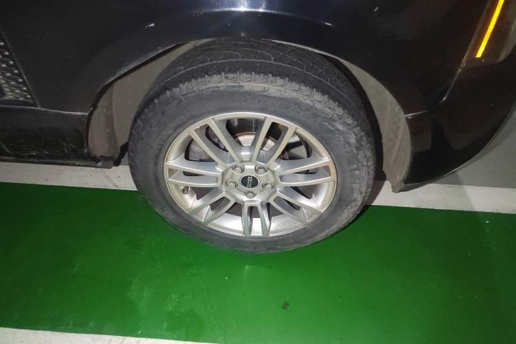Used Land Rover Range 2012 5.0 NA V8 Right Front Wheel Hub