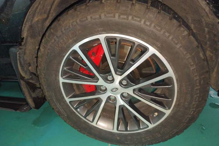 Used Land Rover Range 2012 4.4 TDV8 Right Front Wheel Hub