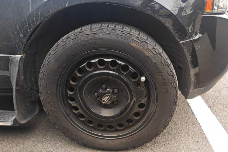 Used Land Rover Range 2012 4.4 TDV8 Right Front Wheel Hub