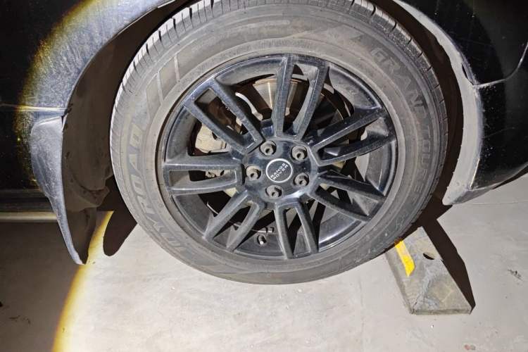 Used Land Rover Range 2012 5.0 NA V8 Right Front Wheel Hub