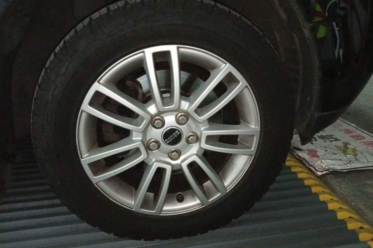 Used Land Rover Range 2012 5.0 NA V8 Right Front Wheel Hub