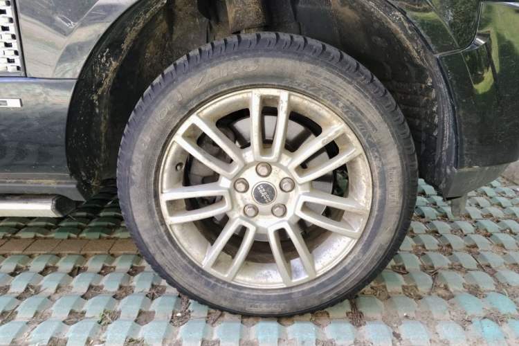 Used Land Rover Range 2012 5.0 NA V8 Right Front Wheel Hub
