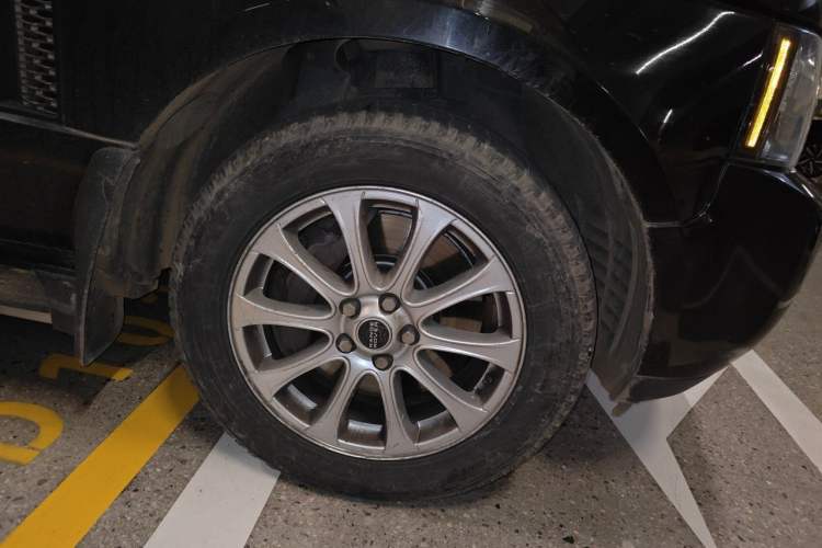 Used Land Rover Range 2012 4.4 TDV8 Right Front Wheel Hub
