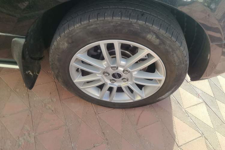 Used Land Rover Range 2012 5.0 NA V8 Right Front Wheel Hub