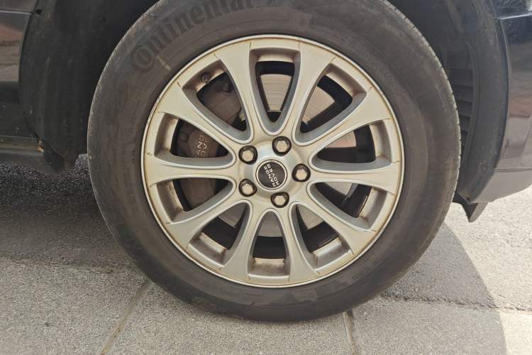 Used Land Rover Range 2012 4.4 TDV8 Right Front Wheel Hub