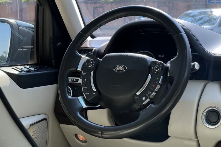 Used Land Rover Range 2012 5.0 NA V8 Steering Wheel