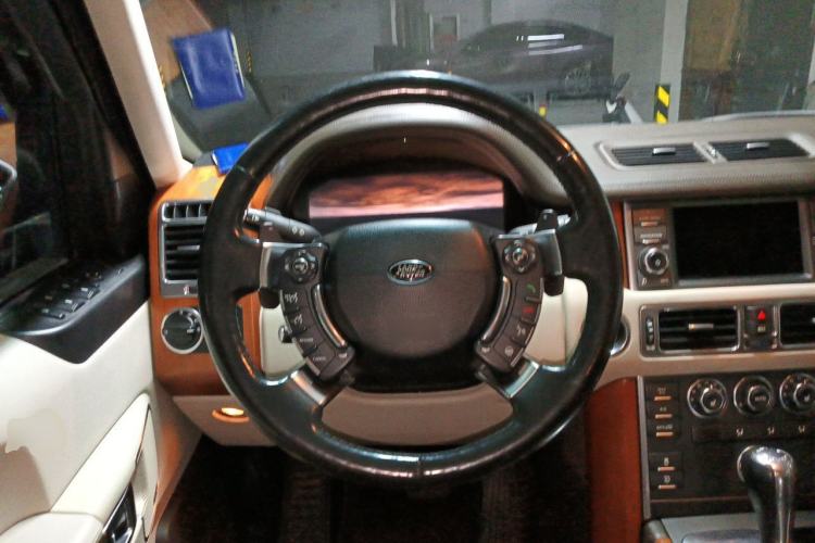 Used Land Rover Range 2012 5.0 NA V8 Steering Wheel