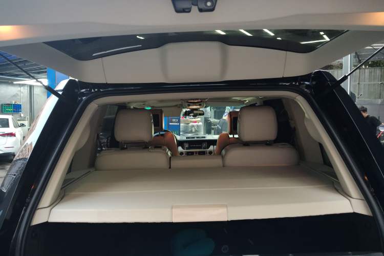 Used Land Rover Range 2012 5.0 NA V8 Trunk