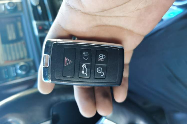 Used Land Rover Range 2012 5.0 NA V8 Vehicle Key