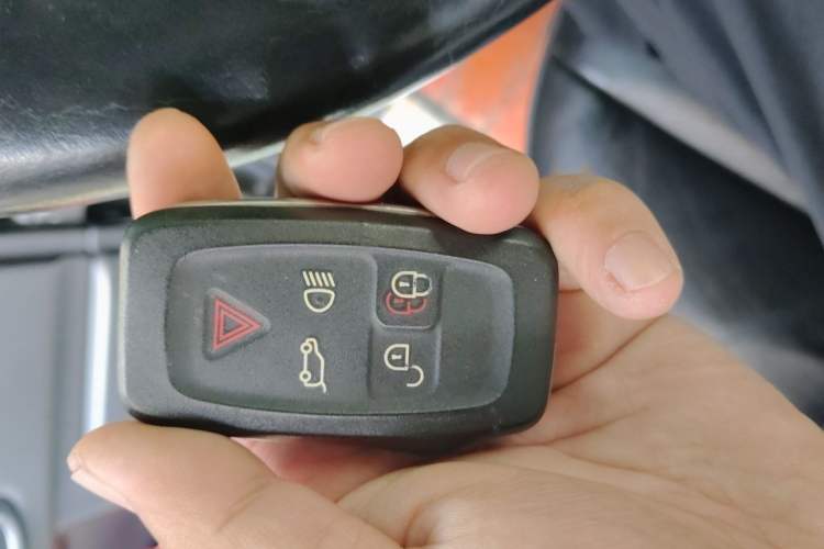 Used Land Rover Range 2012 5.0 NA V8 Vehicle Key