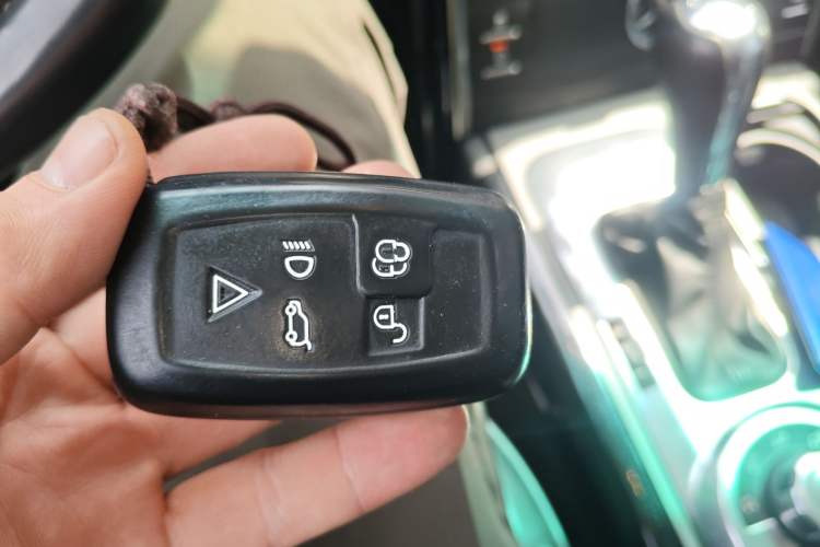 Used Land Rover Range 2012 5.0 NA V8 Vehicle Key