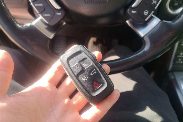Used Land Rover Range 2012 5.0 NA V8 Vehicle Key