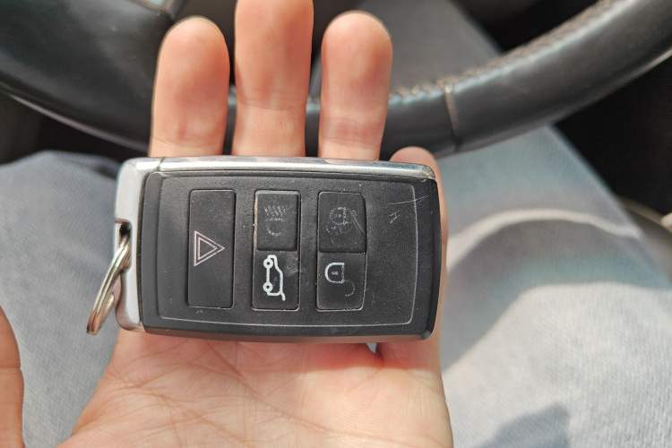 Used Land Rover Range 2012 4.4 TDV8 Vehicle Key
