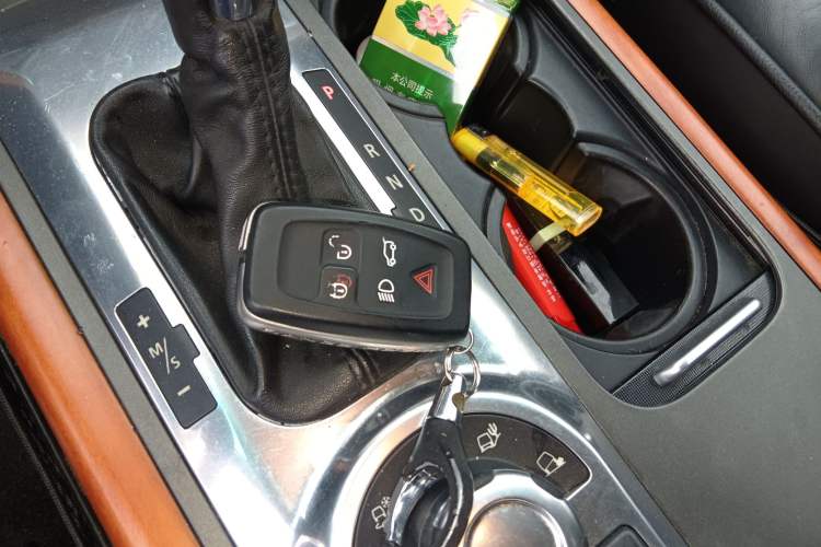 Used Land Rover Range 2012 5.0 NA V8 Vehicle Key