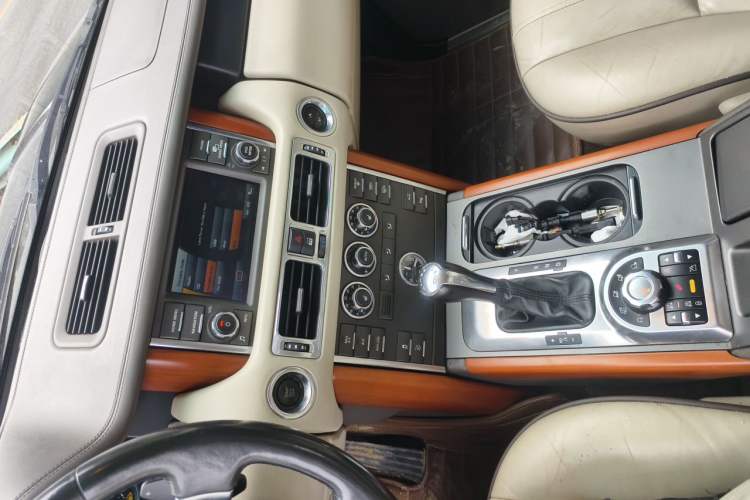 Used Land Rover Range 2012 5.0 NA V8 Audio And AC Panel