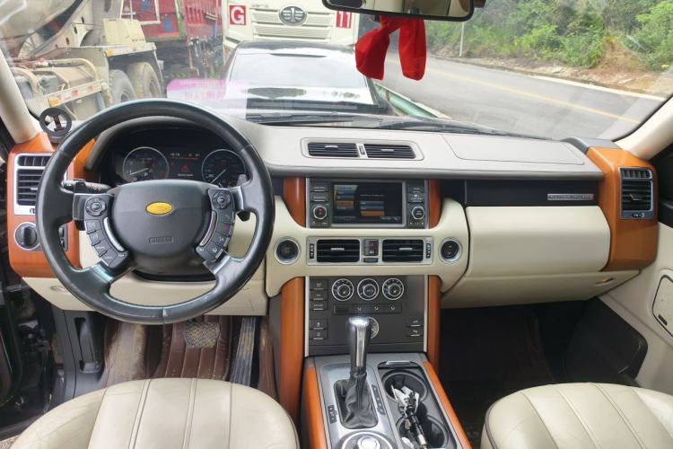 Used Land Rover Range 2012 5.0 NA V8 Center Console