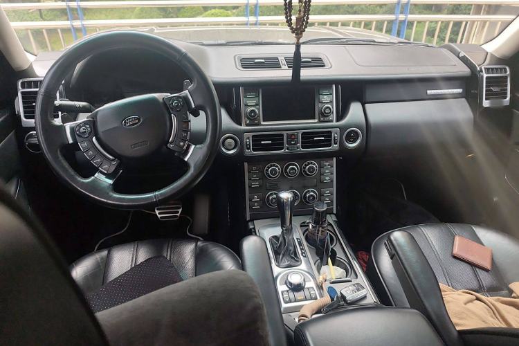 Used Land Rover Range 2012 5.0 SC V8 Center Console