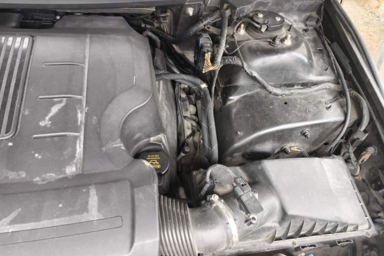 Used Land Rover Range 2012 5.0 NA V8 Engine Bay Left