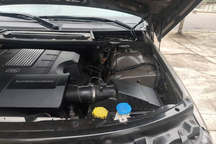 Used Land Rover Range 2012 5.0 SC V8 Engine Bay Left