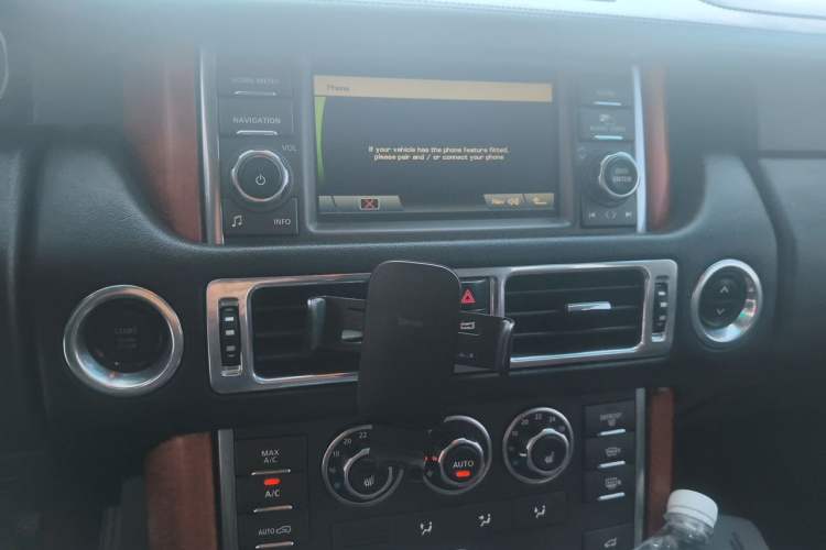 Used Land Rover Range 2012 5.0 NA V8 Audio And AC Panel