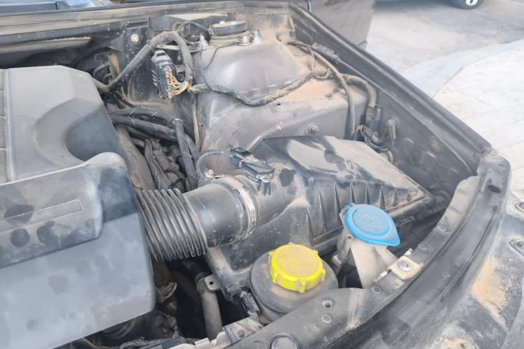 Used Land Rover Range 2012 5.0 NA V8 Engine Bay Left