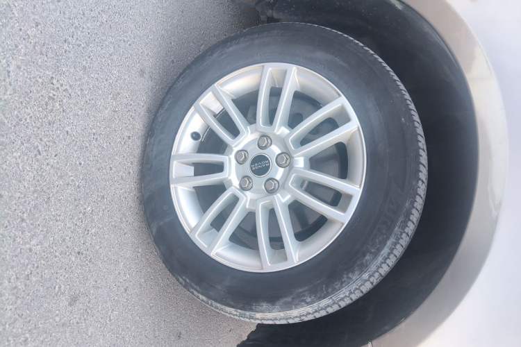 Used Land Rover Range 2012 5.0 NA V8 Right Front Wheel Hub