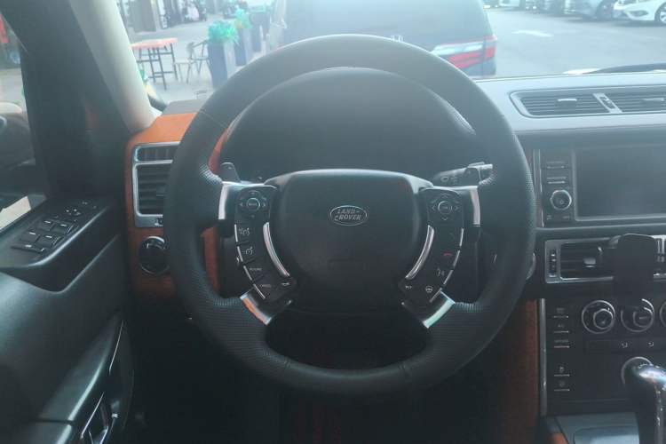 Used Land Rover Range 2012 5.0 NA V8 Steering Wheel