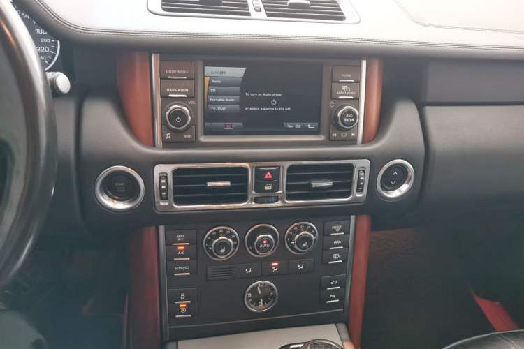 Used Land Rover Range 2012 4.4 TDV8 Audio And AC Panel