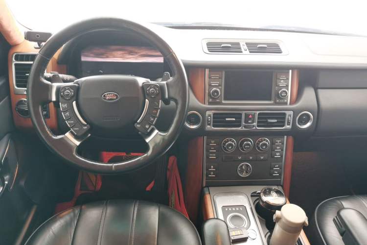 Used Land Rover Range 2012 4.4 TDV8 Center Console