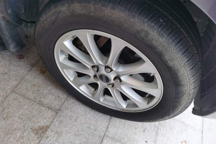 Used Land Rover Range 2012 4.4 TDV8 Right Front Wheel Hub