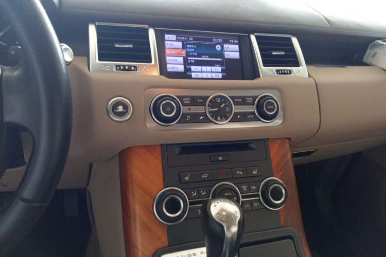 Used Land Rover Range 2012 5.0 NA V8 Audio And AC Panel