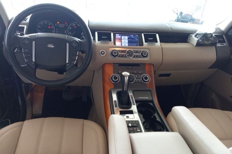 Used Land Rover Range 2012 5.0 NA V8 Center Console