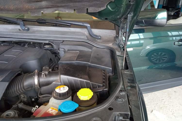 Used Land Rover Range 2012 5.0 NA V8 Engine Bay Left