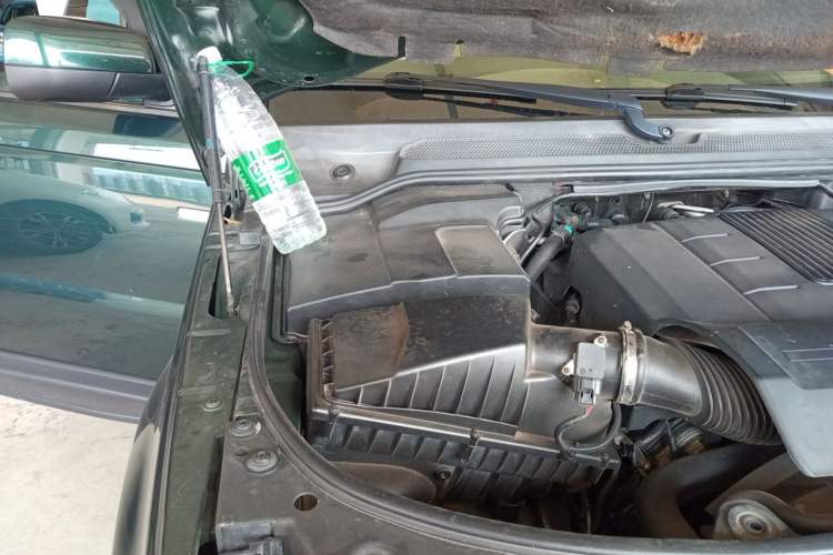 Used Land Rover Range 2012 5.0 NA V8 Engine Bay Right