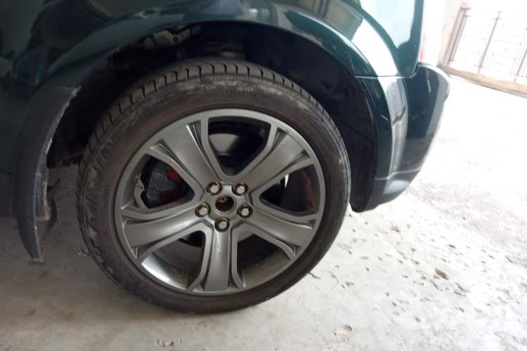 Used Land Rover Range 2012 5.0 NA V8 Right Front Wheel Hub