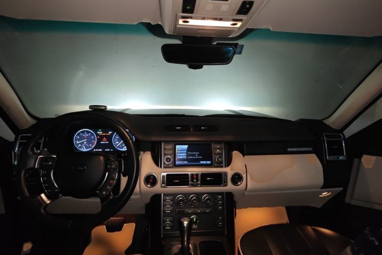 Used Land Rover Range 2012 5.0 NA V8 Center Console