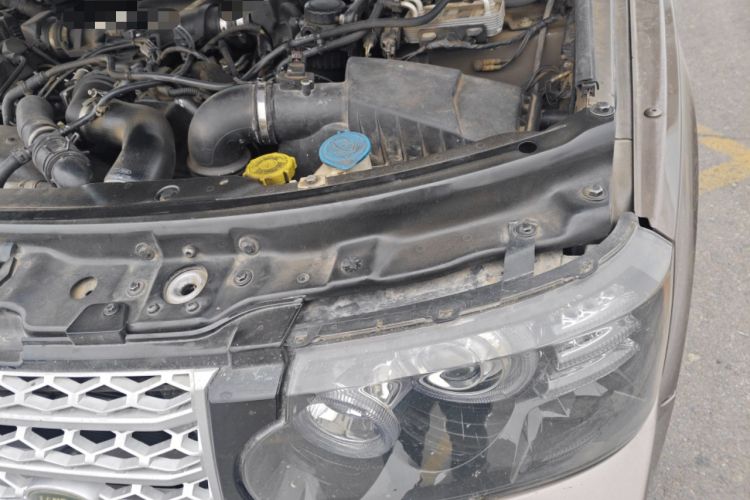 Used Land Rover Range 2012 4.4 TDV8 Engine Bay Left