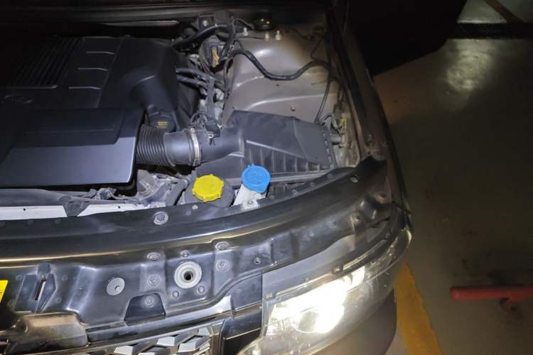 Used Land Rover Range 2012 5.0 NA V8 Engine Bay Left
