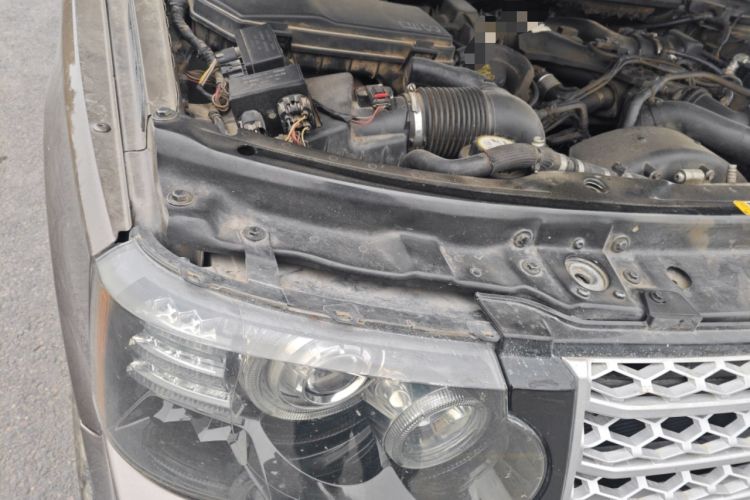 Used Land Rover Range 2012 4.4 TDV8 Engine Bay Right