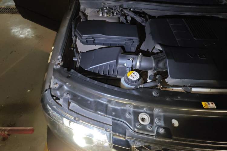 Used Land Rover Range 2012 5.0 NA V8 Engine Bay Right