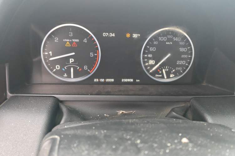 Used Land Rover Range 2012 4.4 TDV8 Odometer Close Up
