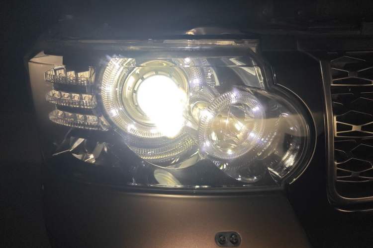 Used Land Rover Range 2012 5.0 NA V8 Right Front Headlight
