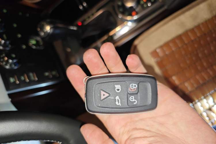 Used Land Rover Range 2012 5.0 NA V8 Vehicle Key