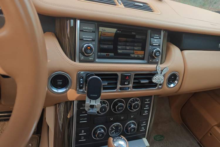 Used Land Rover Range 2012 5.0 SC V8 Prestige Genesis Edition Audio And AC Panel