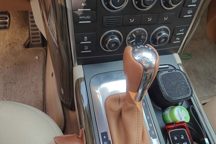Used Land Rover Range 2012 5.0 SC V8 Prestige Genesis Edition Gear Lever