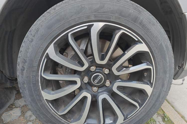 Used Land Rover Range 2012 5.0 SC V8 Prestige Genesis Edition Right Front Wheel Hub