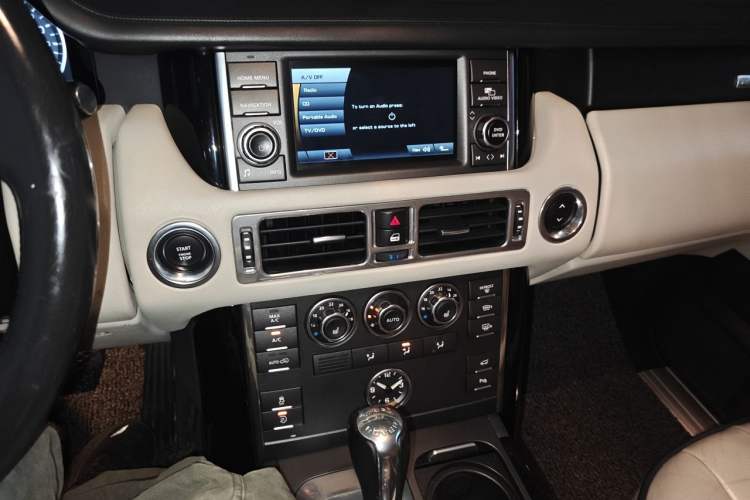 Used Land Rover Range 2012 3.6 TDV8 Audio And AC Panel