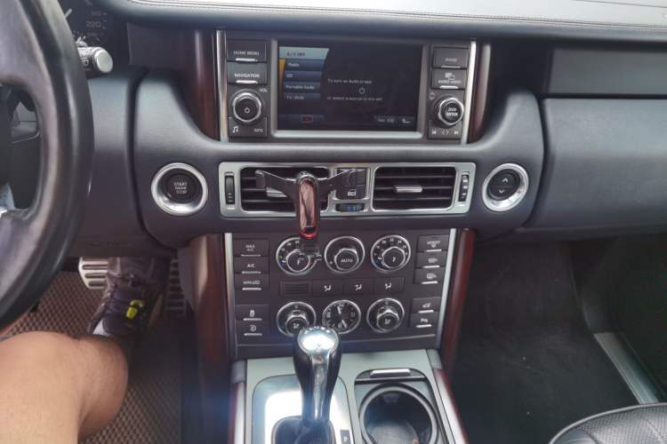 Used Land Rover Range 2012 5.0 SC V8 Audio And AC Panel