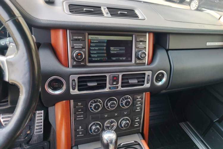 Used Land Rover Range 2012 5.0 SC V8 Audio And AC Panel